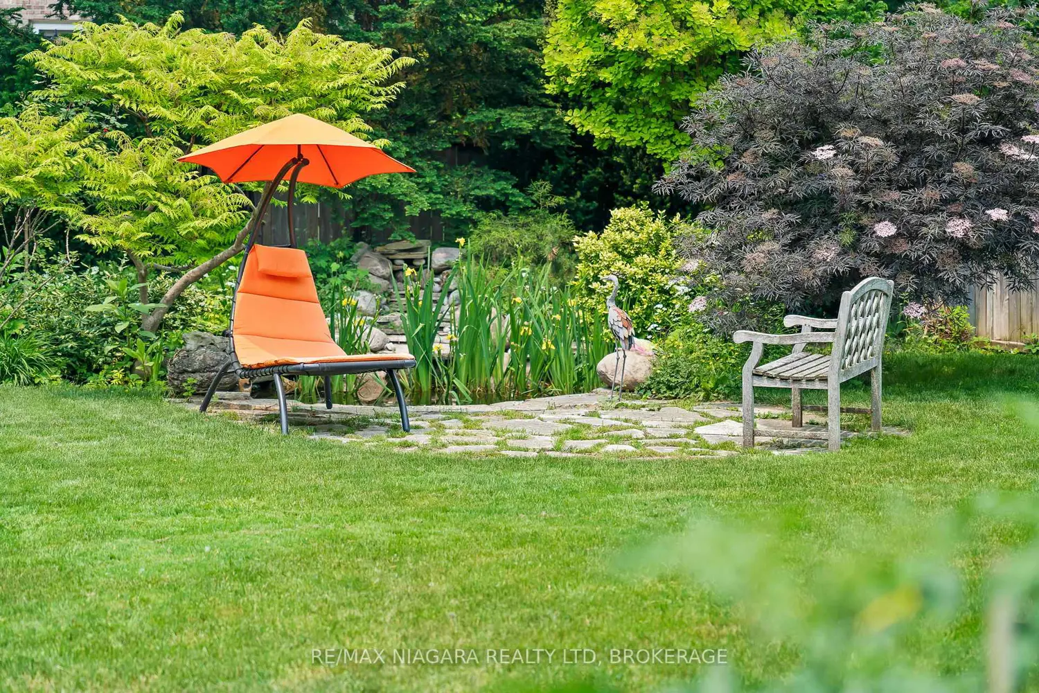 535 Charlotte Street photo 4