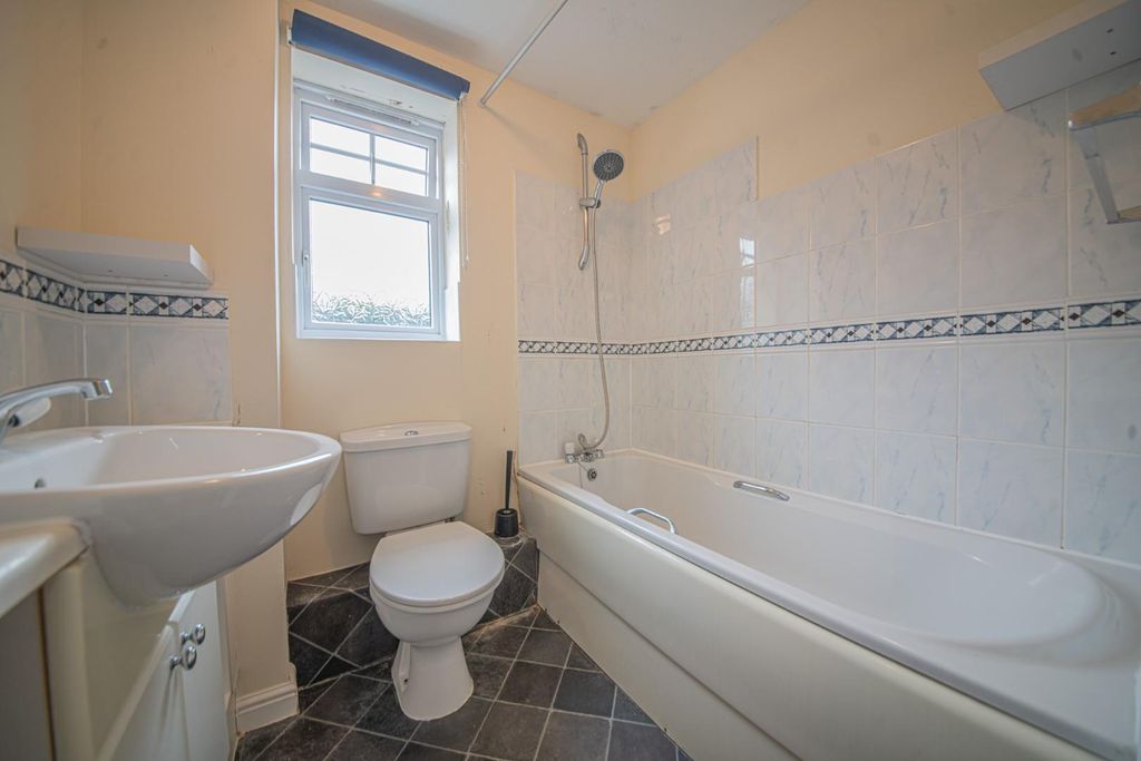 Additional image 5 of 2 bed flat for saleBenny Hill Close, Eastleigh SO50