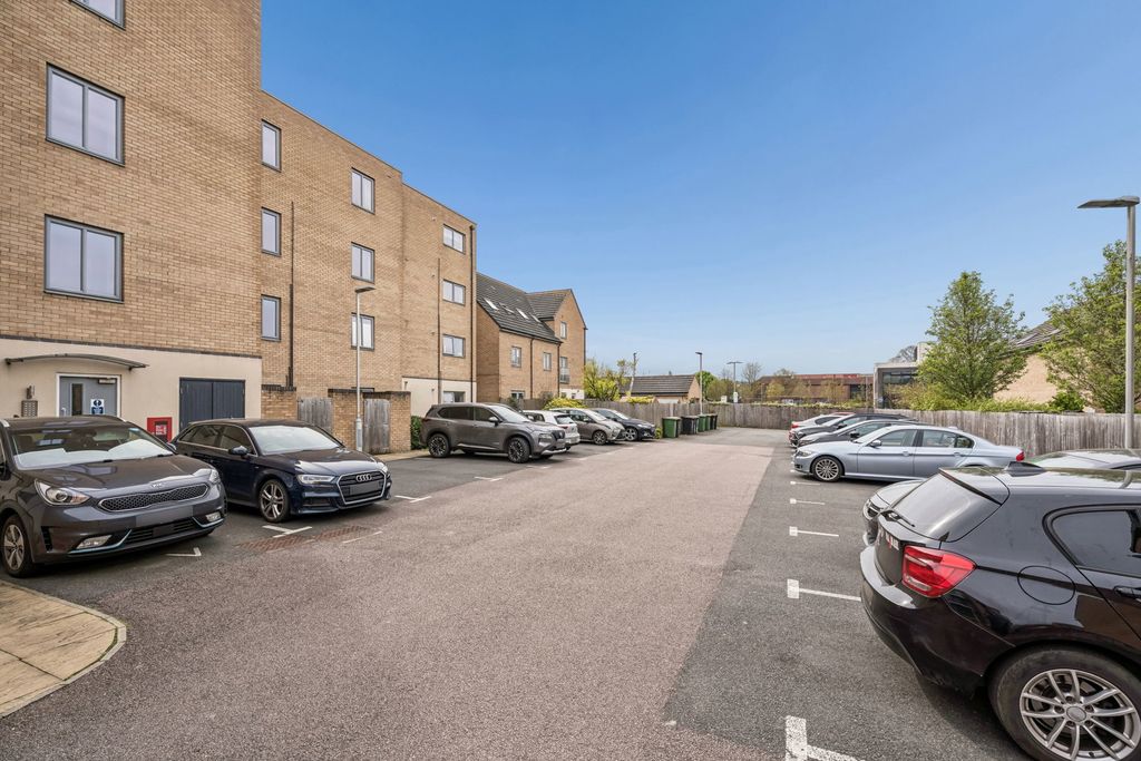 Additional image 17 of 2 bed flat for saleHolly Acre, Dunstable LU5