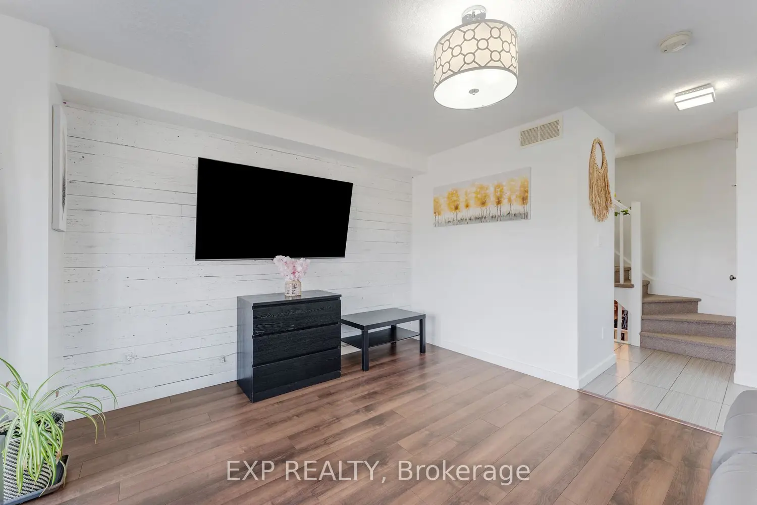 487 East Avenue 5 photo 5