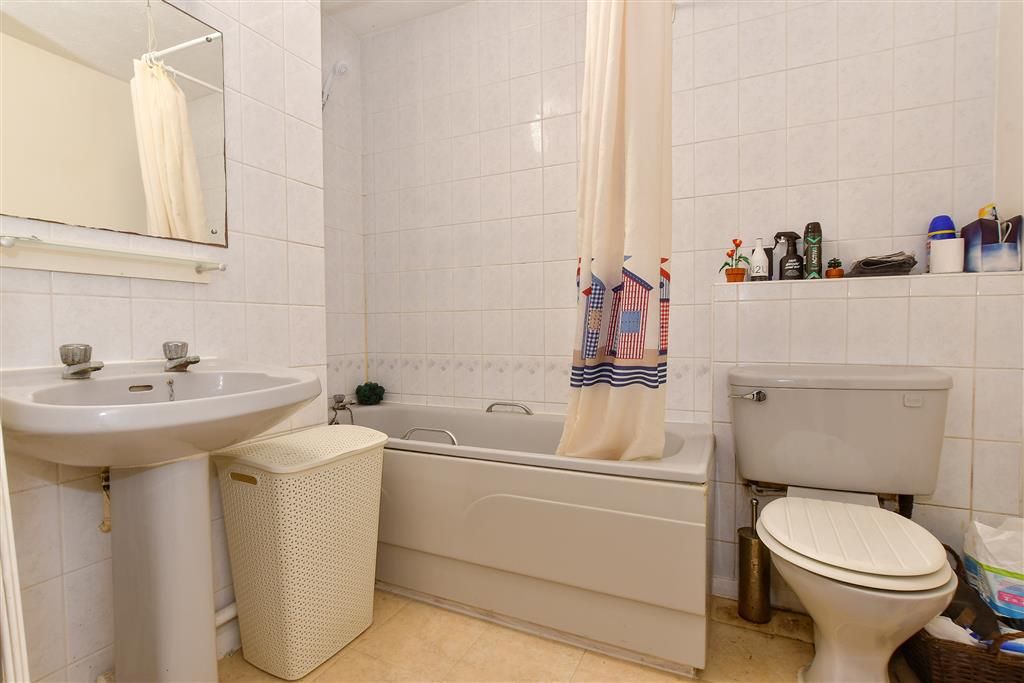 Additional image 7 of 1 bed flat for saleTerminus Road, Cowes, Isle Of Wight PO31