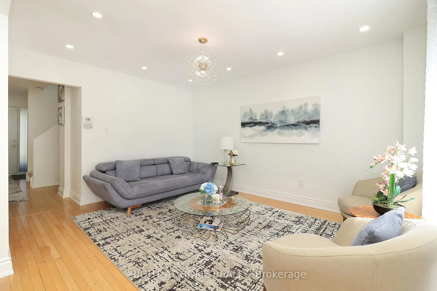 284 Belfast Court photo 4