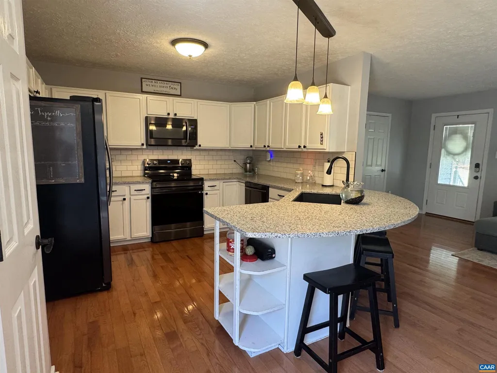Additional image 8 of 1121 Hardware Rd, Scottsville, VA 24590