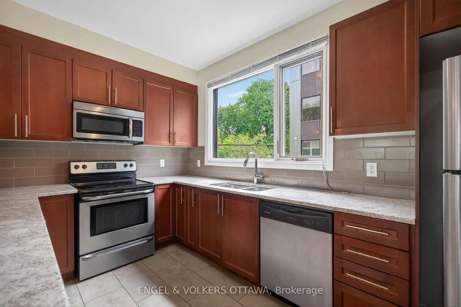 Additional image 6 of 1896 Carling Avenue