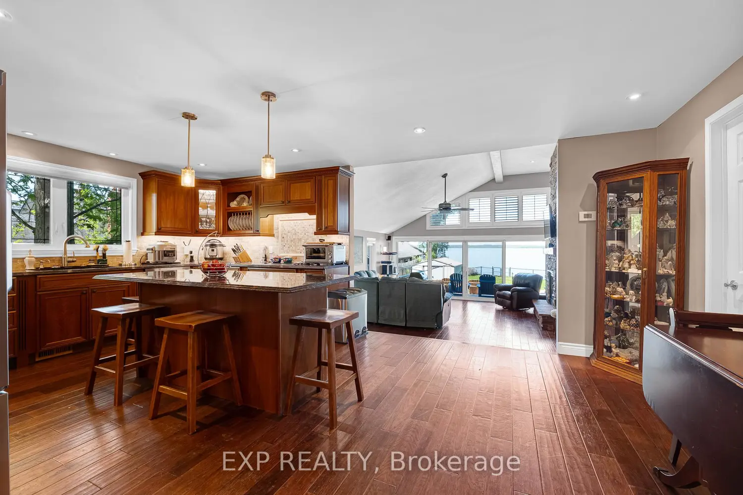 450 Lake Drive photo 2