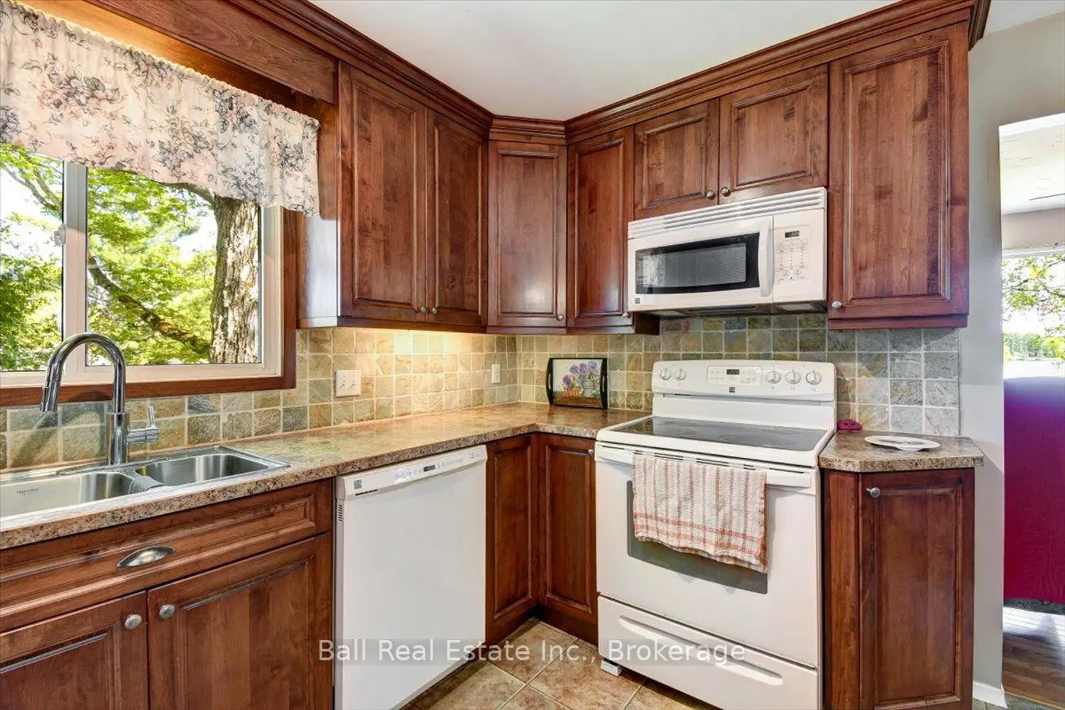 29 Brown Lane photo 4