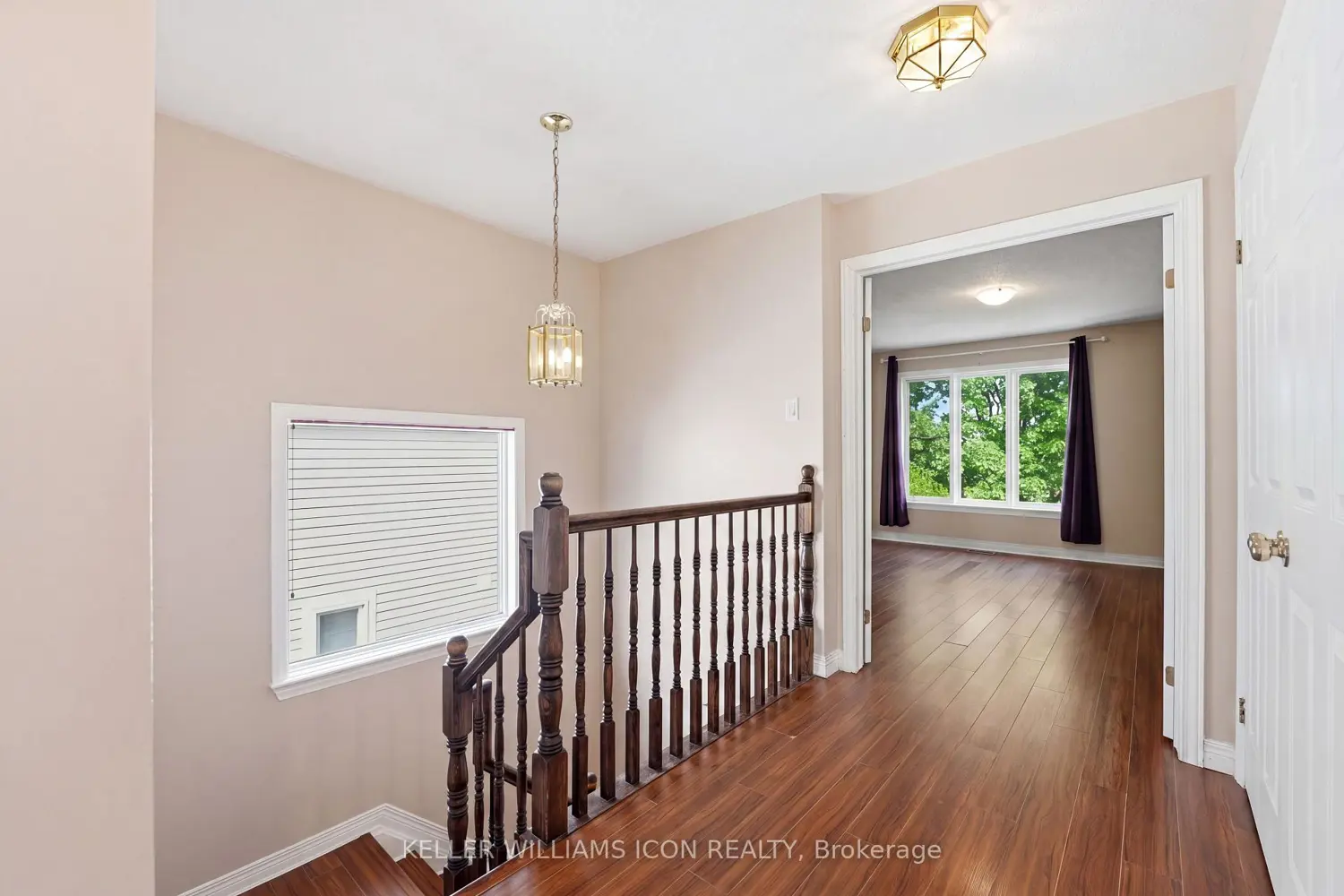 121 Thornbury Crescent photo 2