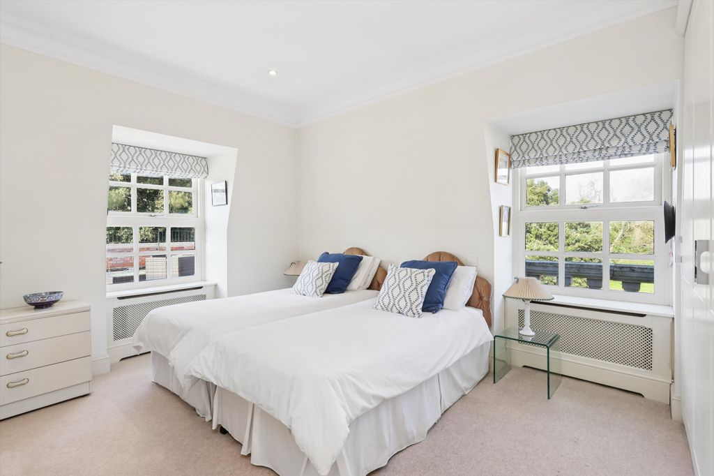 Additional image 8 of 3 bed flat for saleMolesey Park Road, East Molesey, Surrey KT8