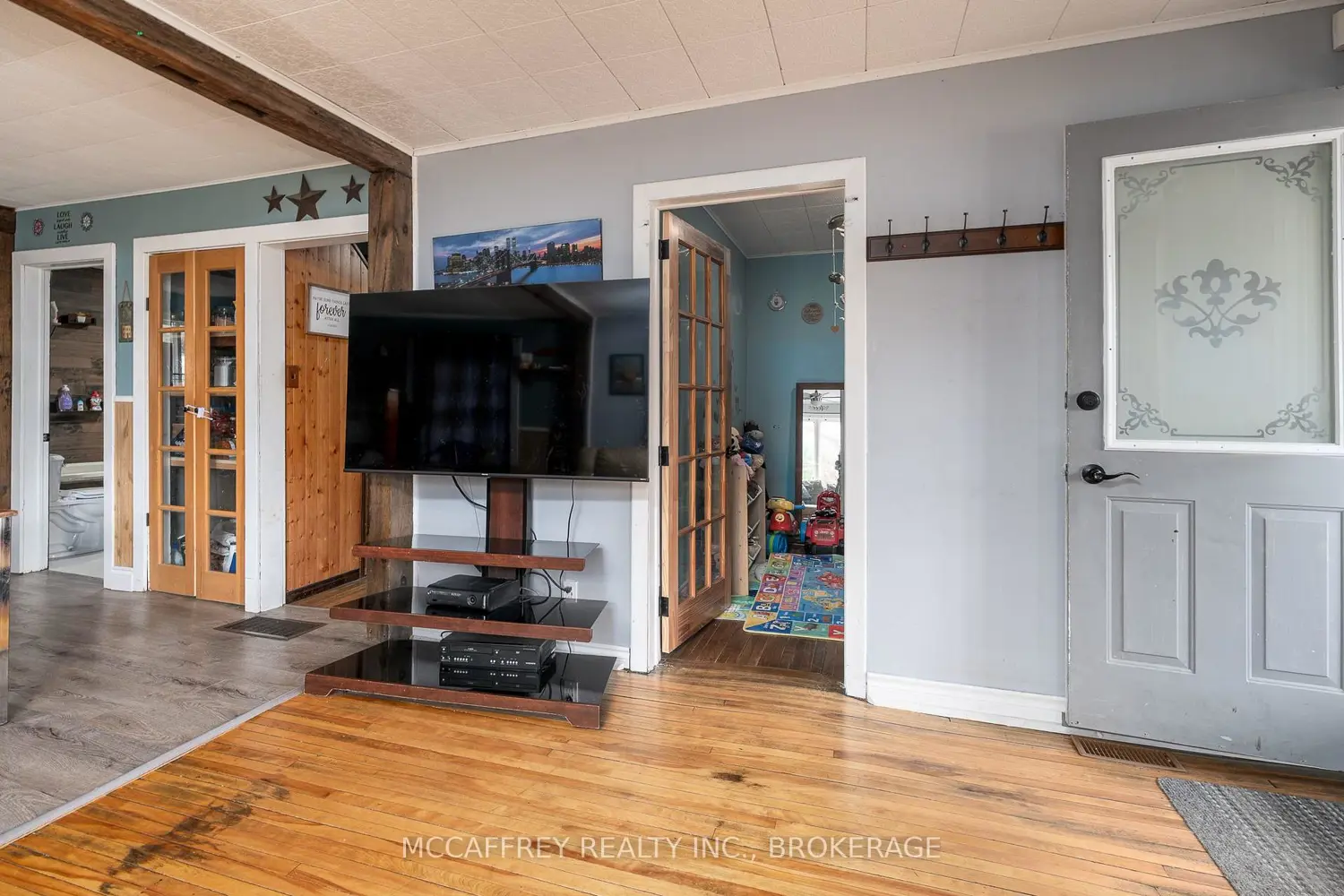 525 Cannifton Road photo 3