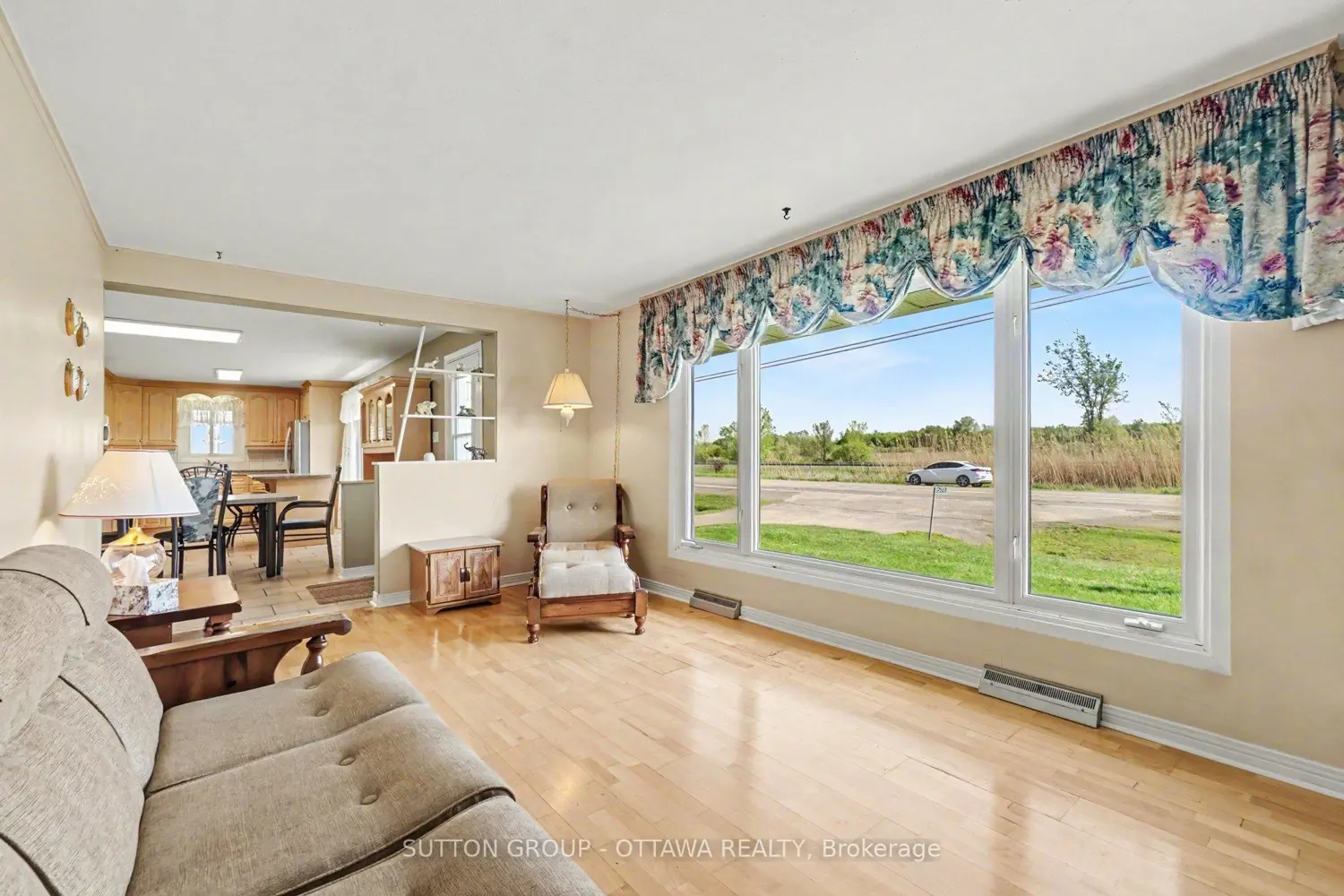 6573 Russell Road photo 5