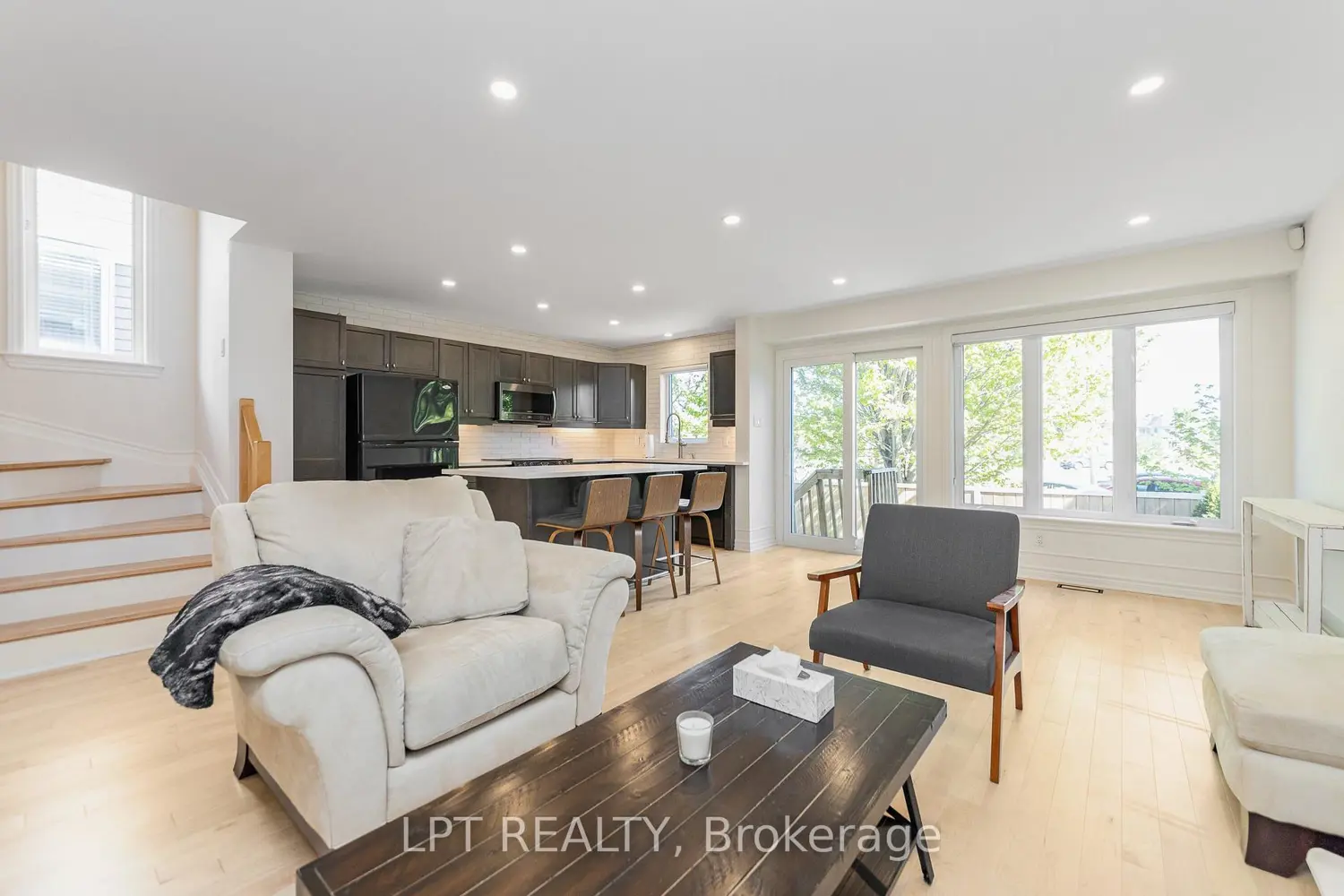 275 Tewsley Drive photo 4