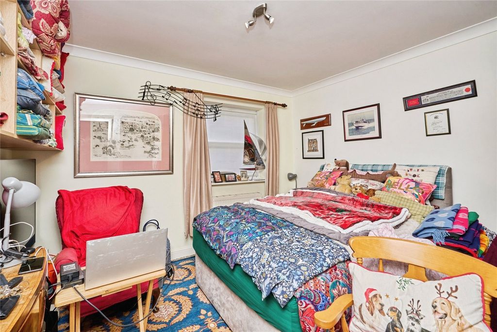 Additional image 6 of 2 bed flat for saleBirmingham Road, Cowes, Isle Of Wight PO31
