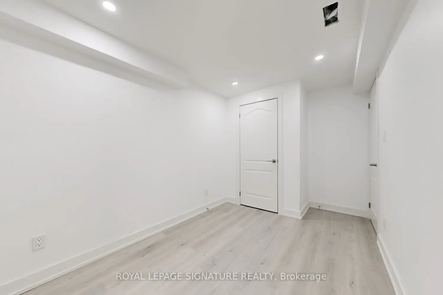 Additional image 16 of 2864 Bur Oak Avenue