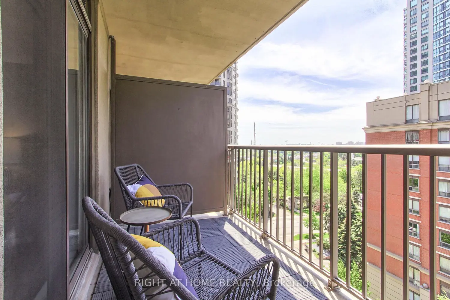 Additional image 13 of 55 Harrison Garden Boulevard 907