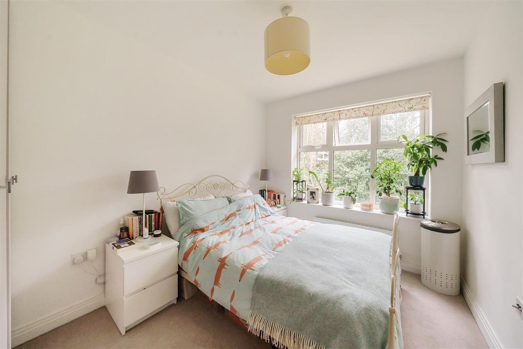 Additional image 7 of 2 bed flat for saleQueenswood Crescent, Englefield Green, Egham TW20