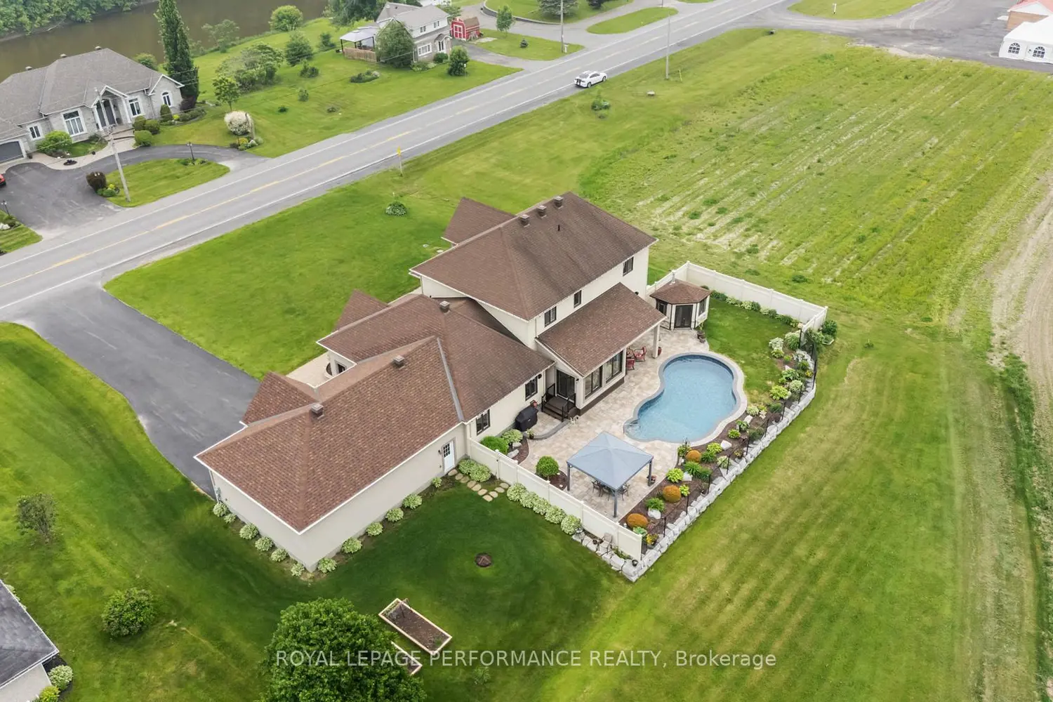 1453 Notre Dame Street photo 3
