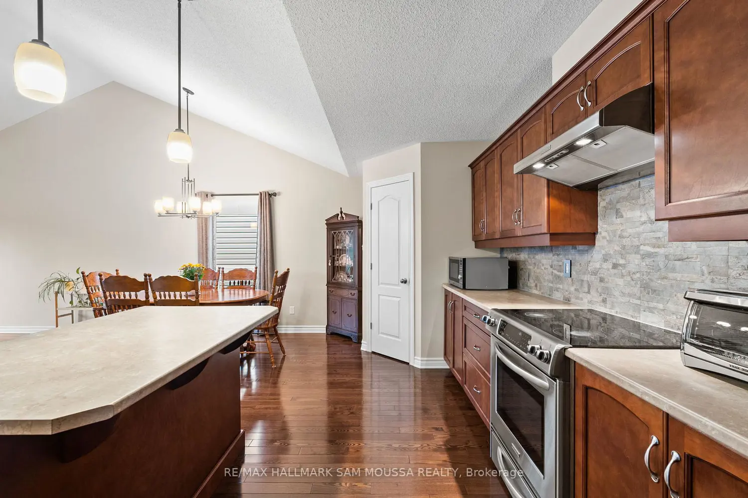 Additional image 9 of 631 Robert Hill Street