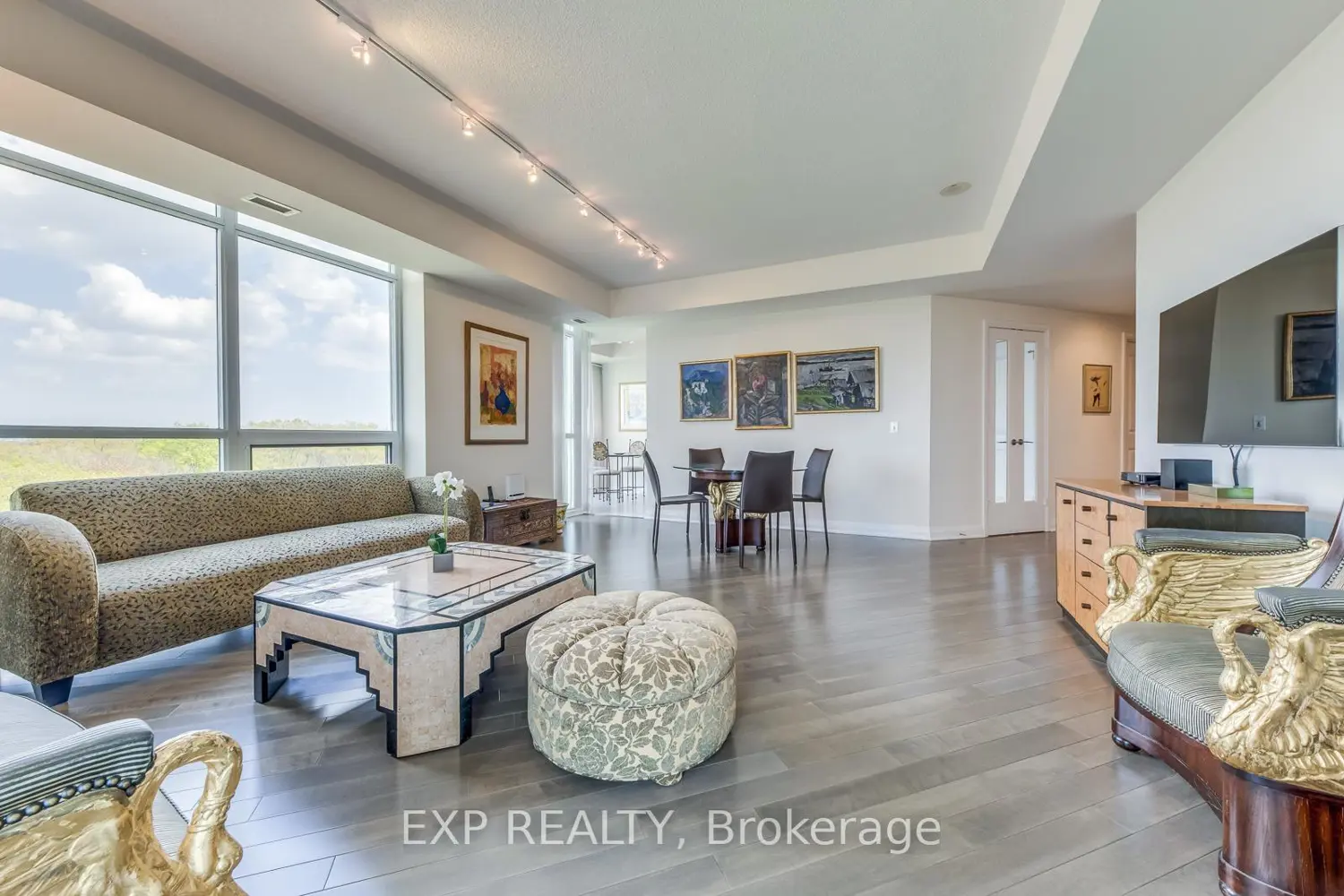 1055 Southdown Road 905 photo 4