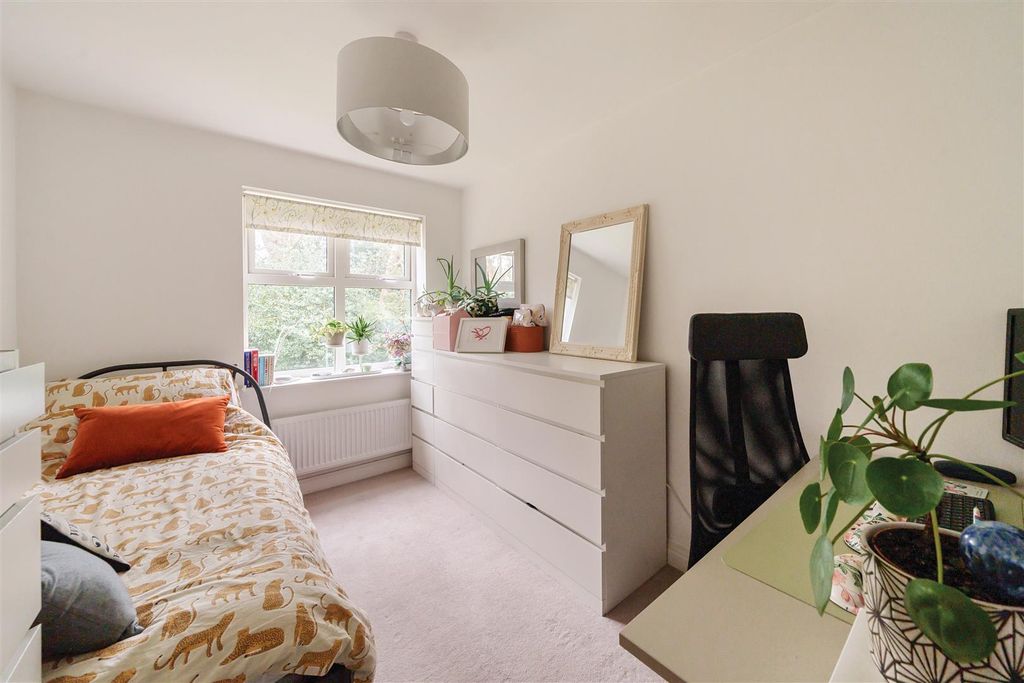 Additional image 8 of 2 bed flat for saleQueenswood Crescent, Englefield Green, Egham TW20