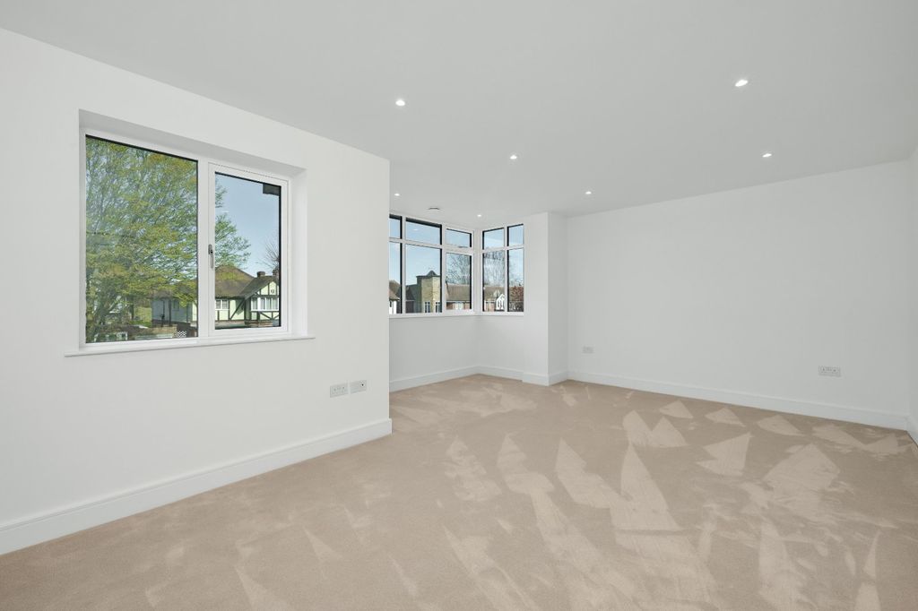 Additional image 11 of 4 bed semi-detached house for saleHurst Road, East Molesey, Surrey KT8