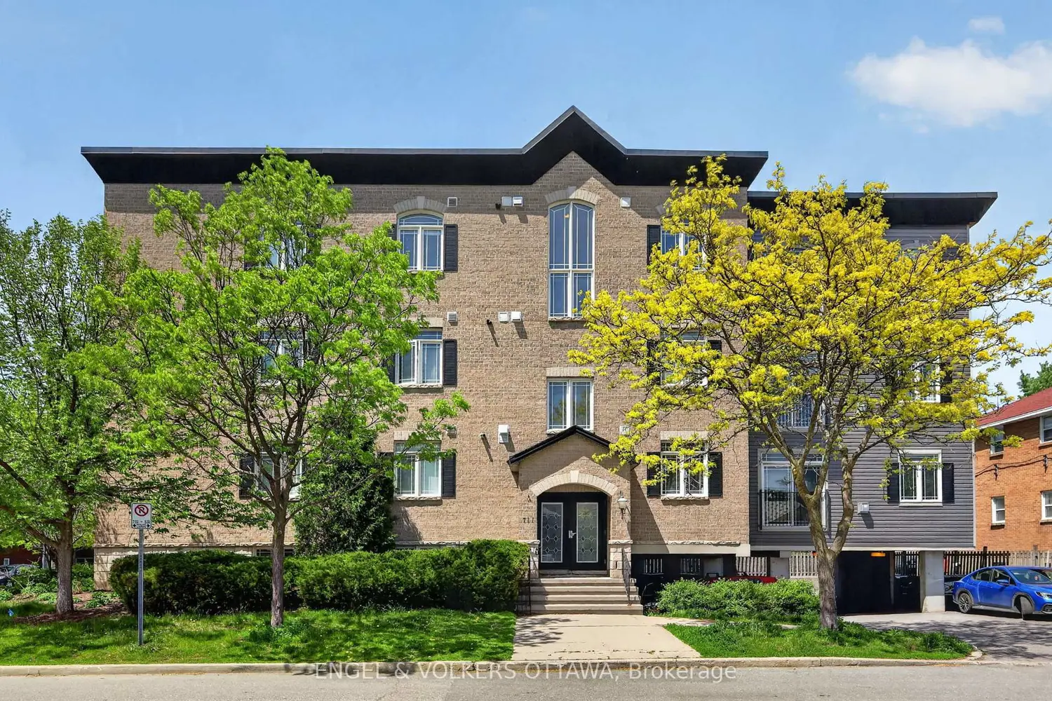 711 Churchill Avenue 401