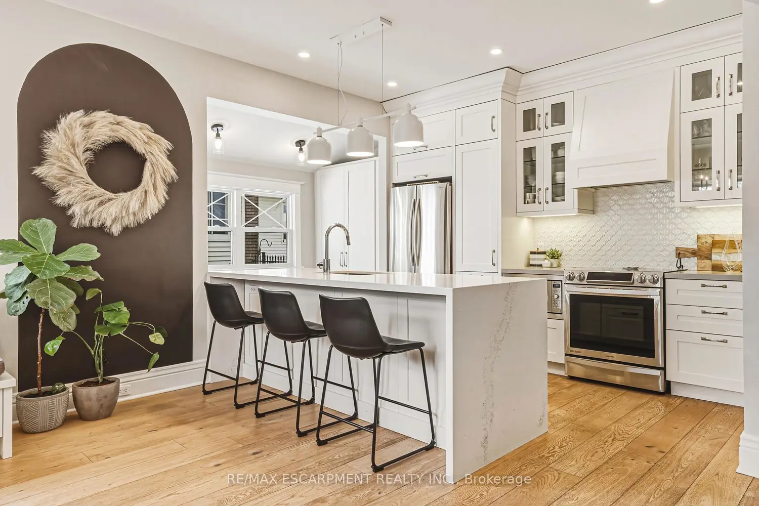 6 Nelles Boulevard photo 4