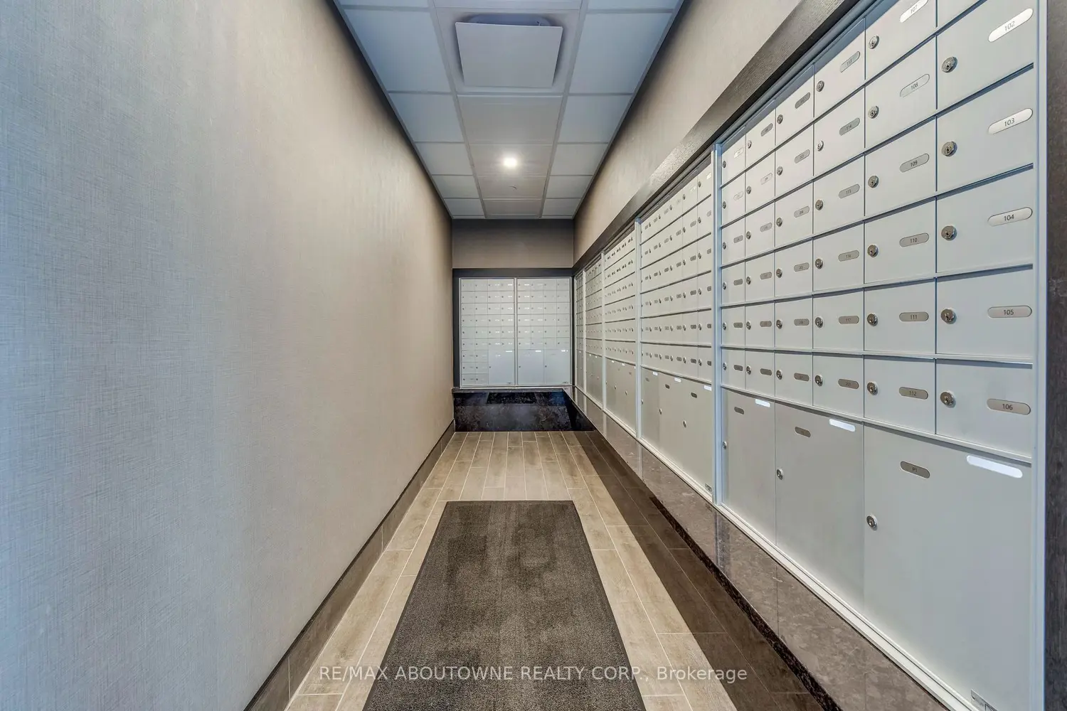 470 Dundas Street 429 photo 4