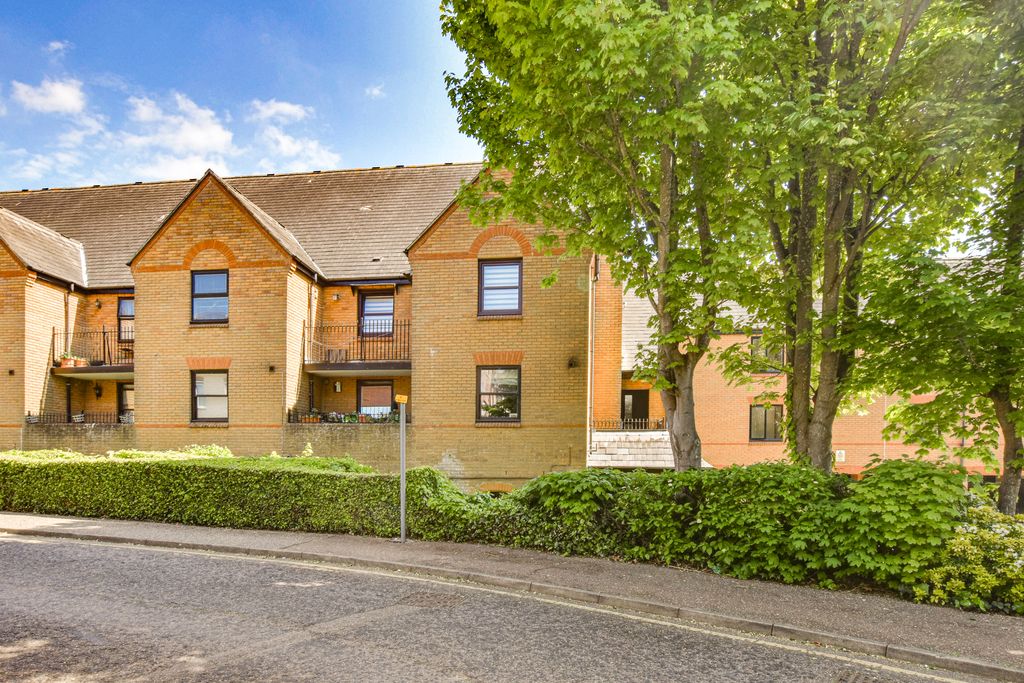 1 bed flat for saleFitzwalter Place, Chelmsford Road CM6