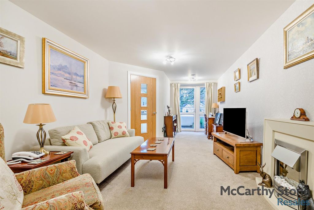 1 bed flat for saleShackleton Place, Bath Road, Devizes, Wiltshire SN10 photo 3