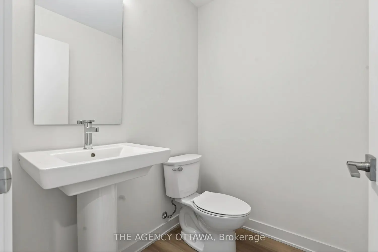 3061 Showcase Crescent photo 4