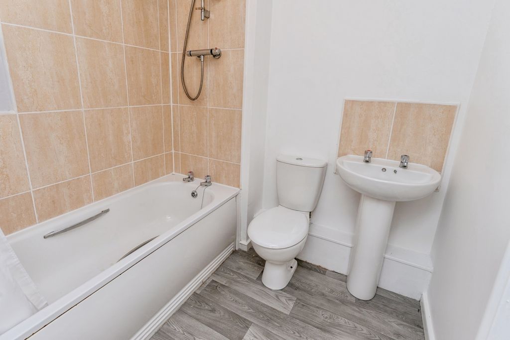 Additional image 9 of 2 bed flat for saleRobinson Road, Ellesmere Port, Cheshire CH65