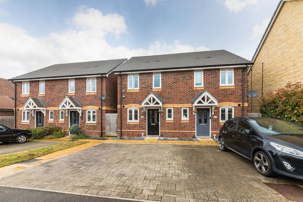 2 bed semi-detached house for saleBluebell Lane, Didcot OX11