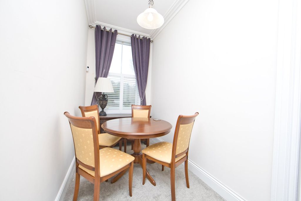 3 bed flat for saleCrabble Hill, Dover, Kent CT17 photo 4