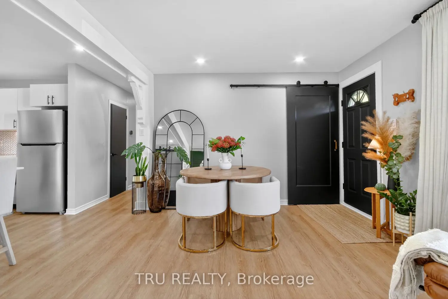 19 Todd Drive photo 2