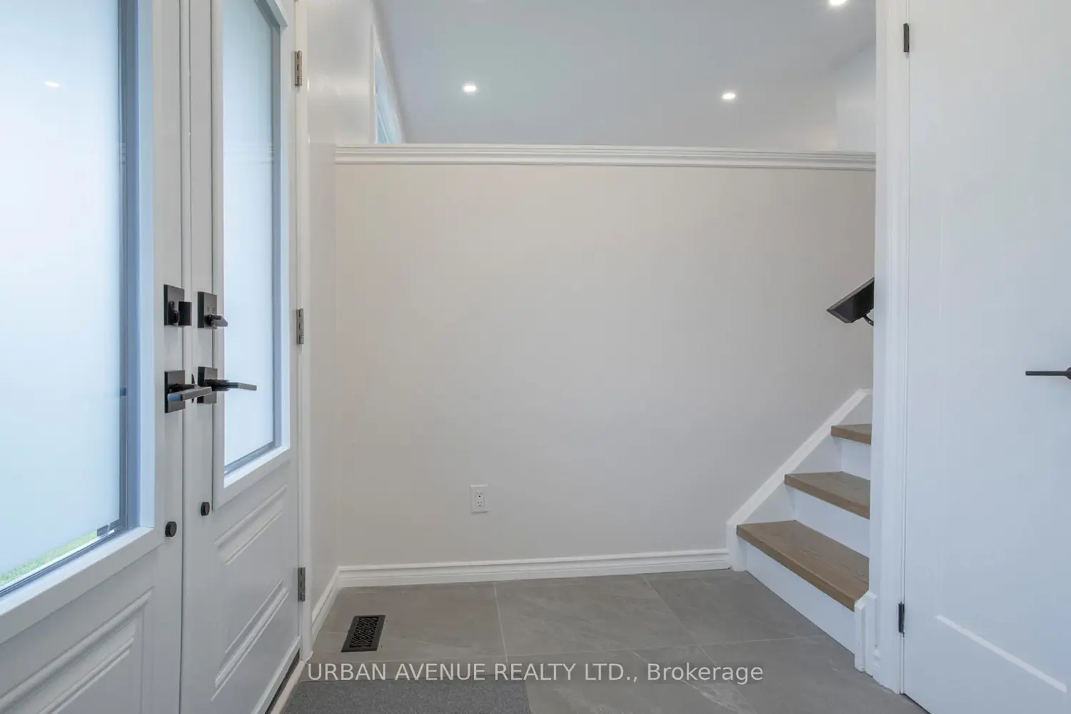 329 Cooper Court photo 2