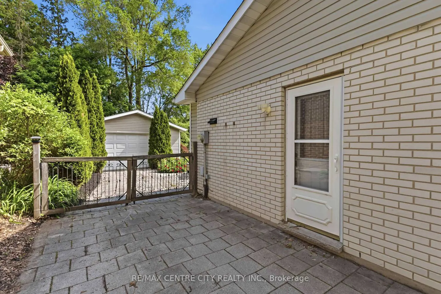 Additional image 17 of 639 Dunboyne Crescent