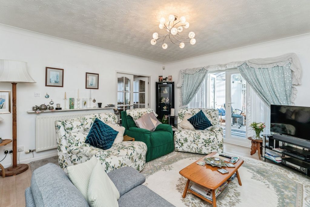 Additional image 13 of 4 bed detached house for saleManor Park Drive, Great Sutton, Ellesmere Port, Cheshire CH66
