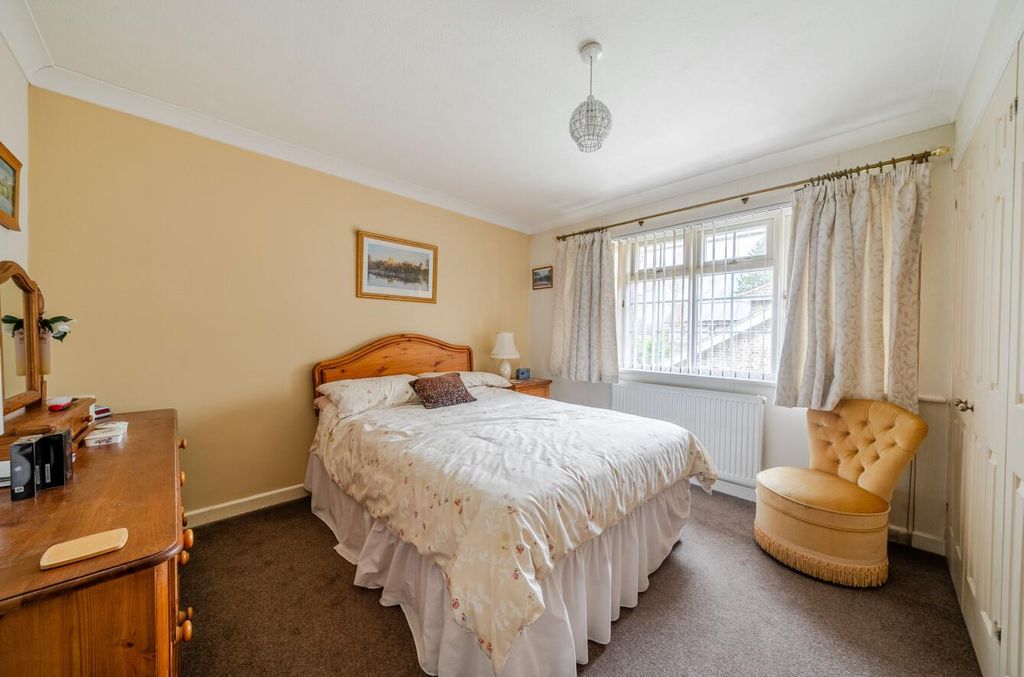 Additional image 8 of 4 bed property for saleBroomhill Way, Boyatt Wood, Eastleigh SO50