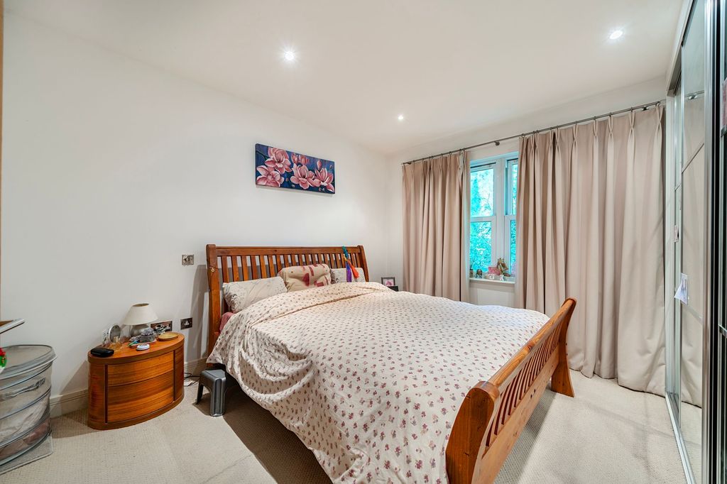 Additional image 8 of 3 bed flat for saleSouth Street, Epsom KT18
