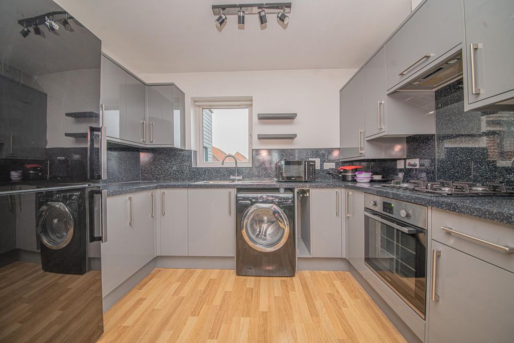 Additional image 5 of 2 bed flat for saleSomers Way, Eastleigh SO50