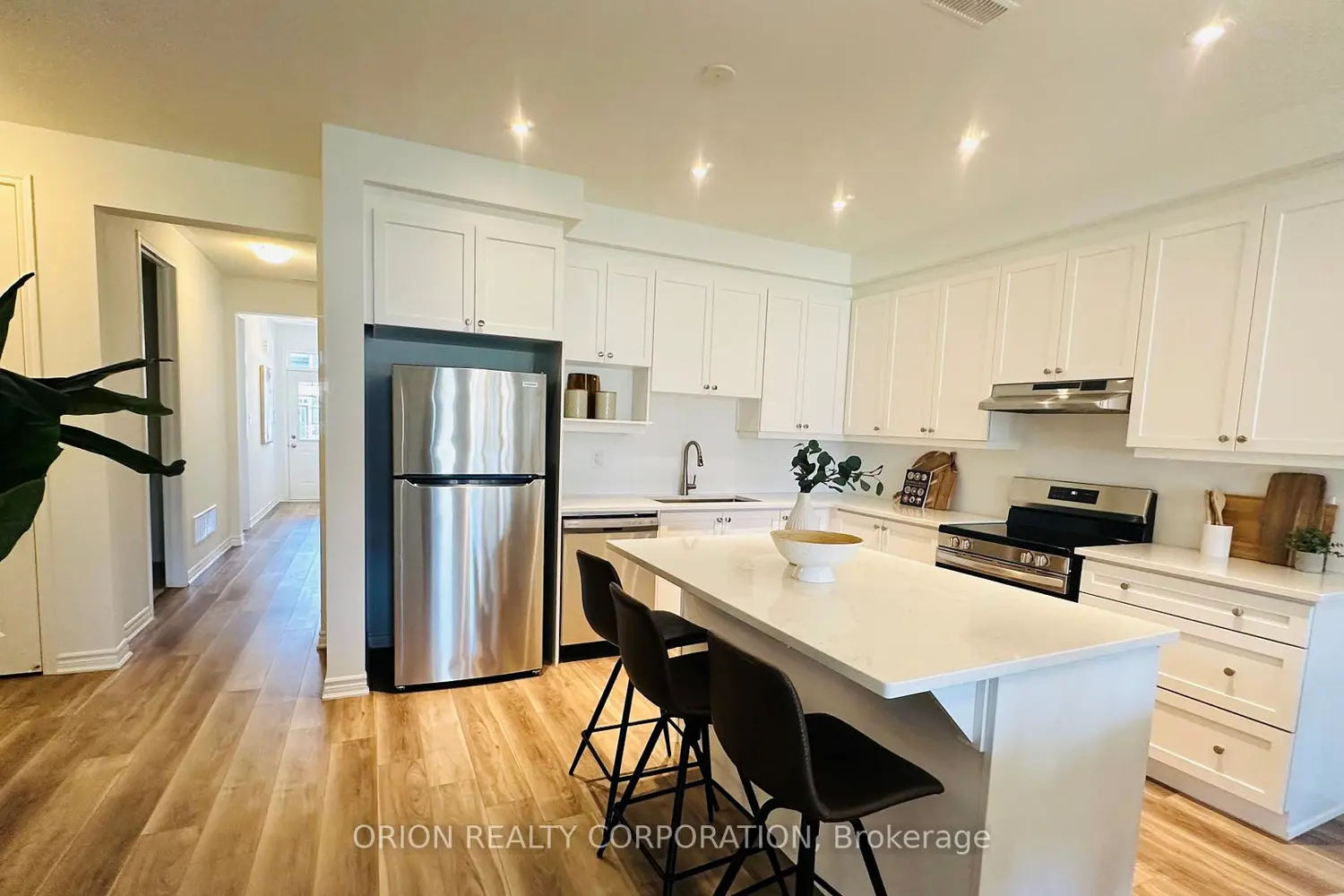 706 Sargeant Place photo 3