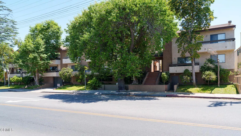 12330 Magnolia Boulevard Unit 106, Valley Village, CA 91607 photo 2
