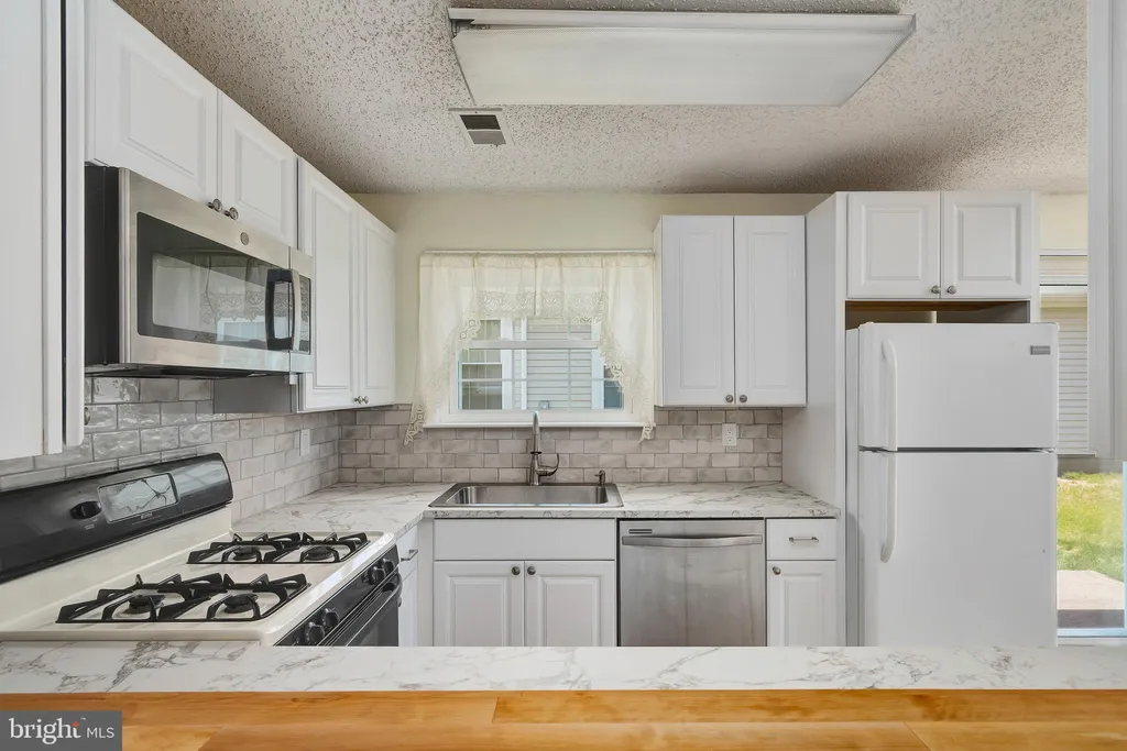 Additional image 12 of 98 Pine Oak Boulevard, Barnegat, NJ 08005