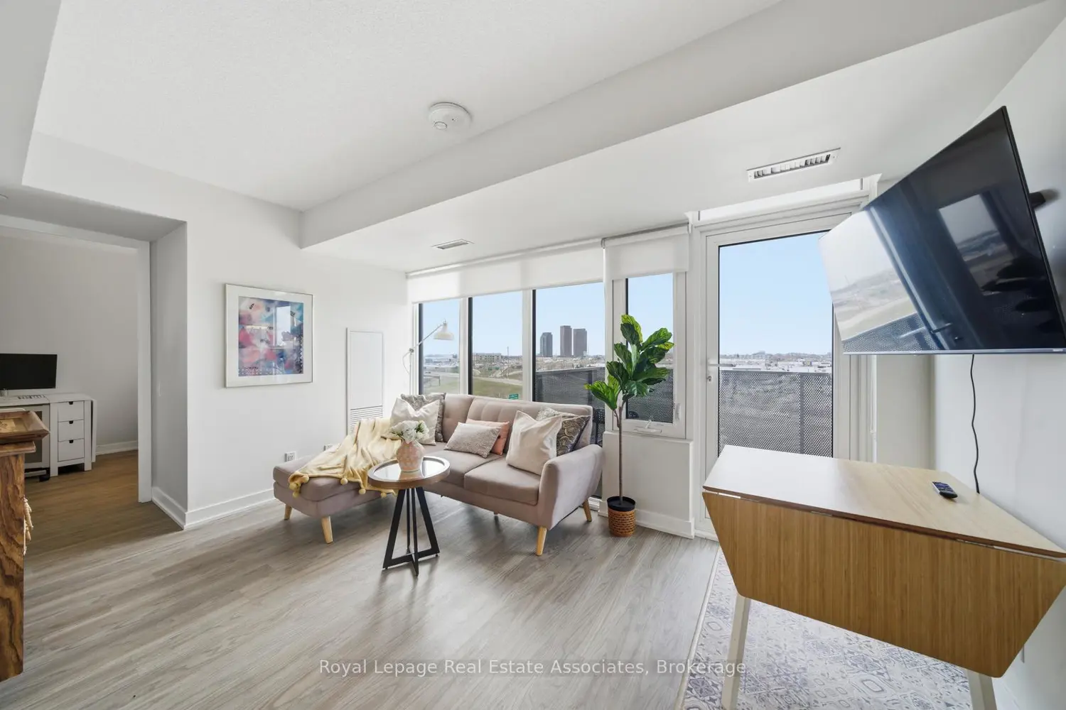 Additional image 3 of 38 Monte Kwinter Court 807