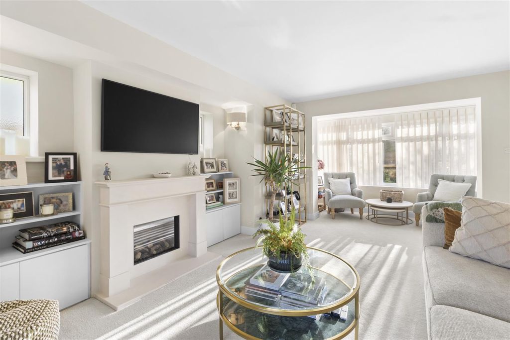 4 bed detached house for saleEastbourne Road, Willingdon, Eastbourne BN20