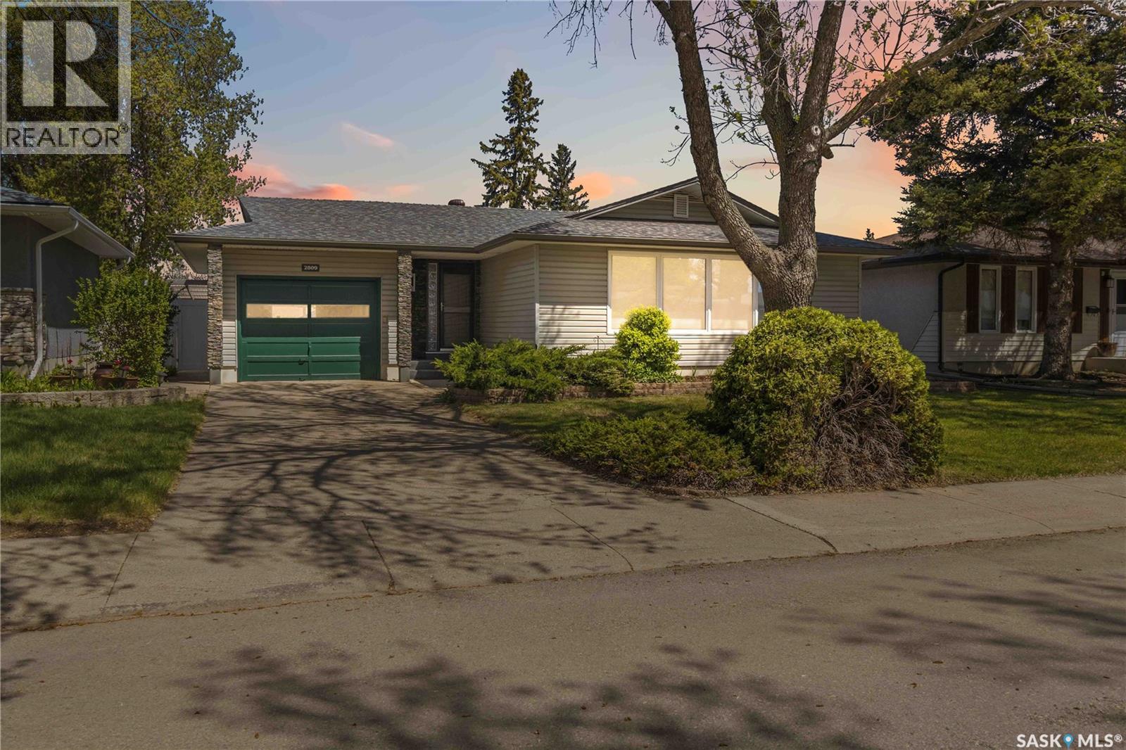 2809 Eastview