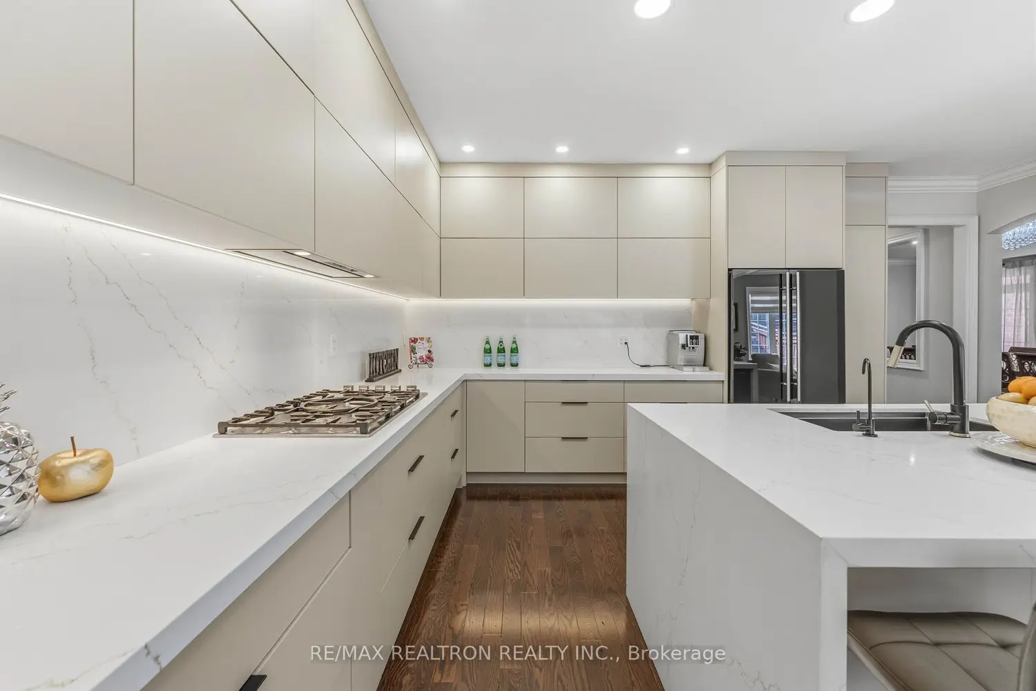 103 Sir Stevens Drive photo 2