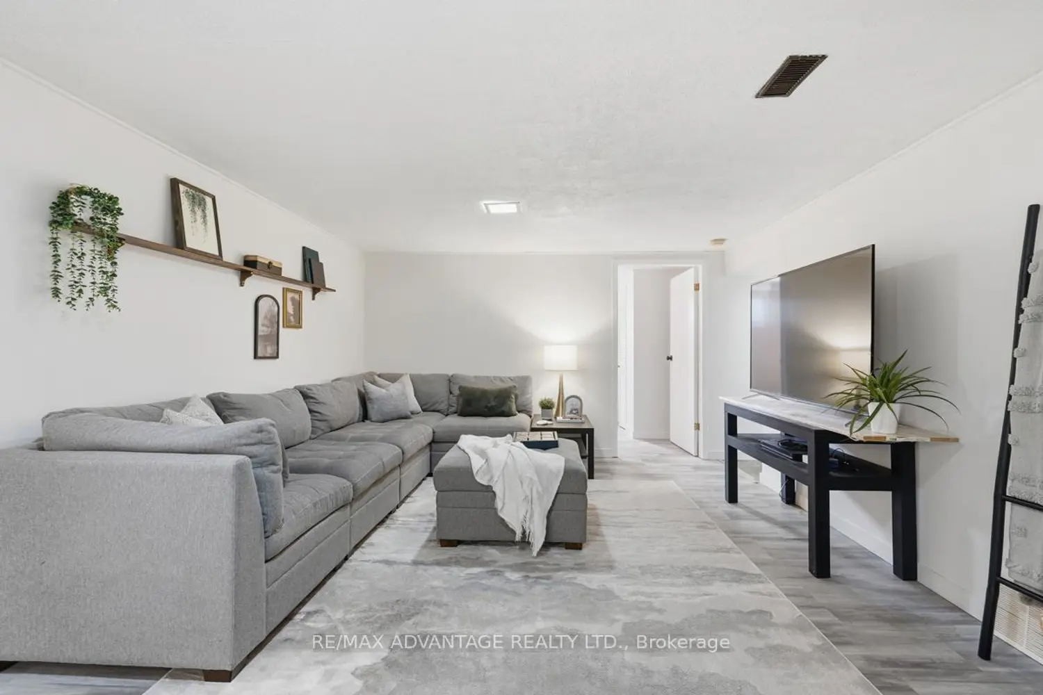 Additional image 11 of 937 Luxton Drive