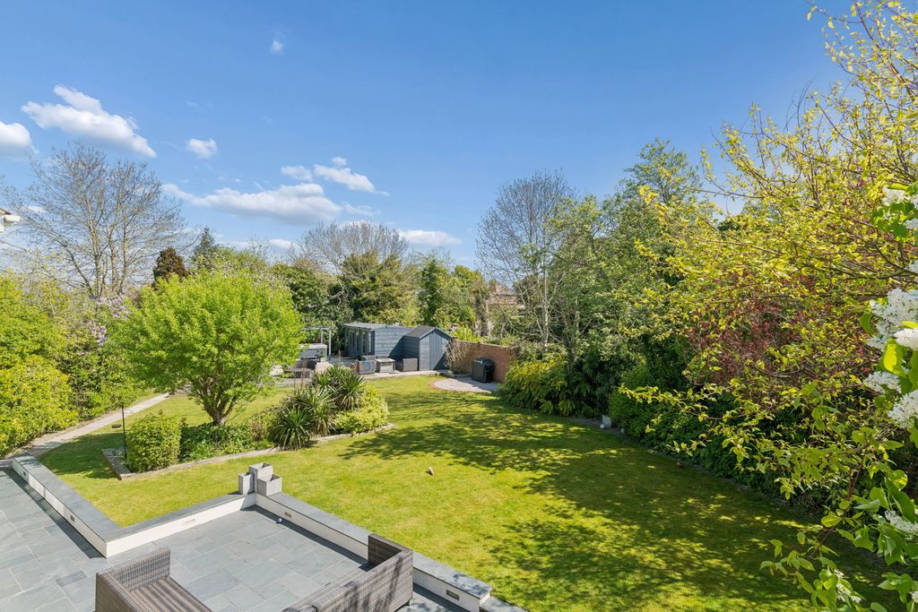 Additional image 23 of 5 bed detached house for saleCoombe Drive, Dunstable LU6