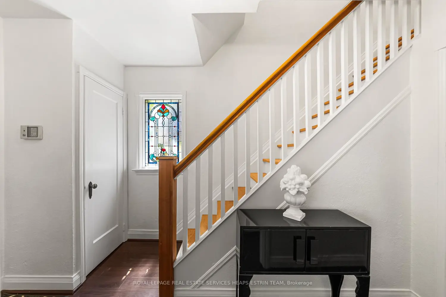 6 Beaufield Avenue